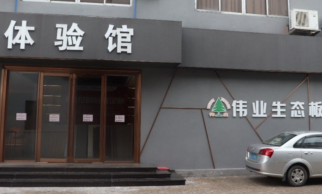 8月 神锤豪华展厅落成.jpg
